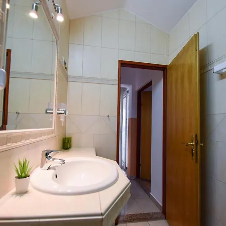 Гостевой дом Jaklin Банёл