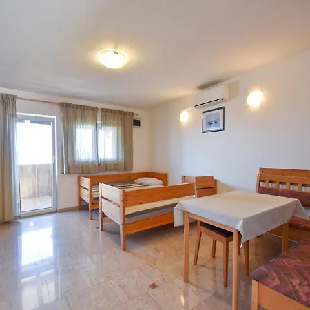 Гостевой дом Jaklin Банёл