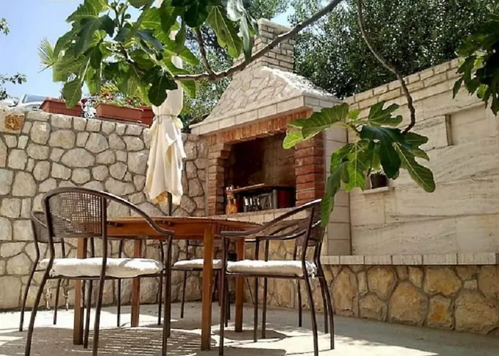 Jaklin Guest house
